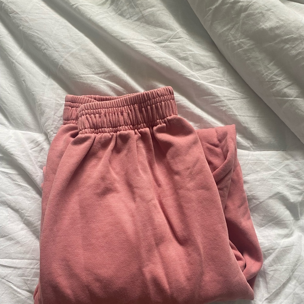 Pink sweatpants - Picture 2 of 3